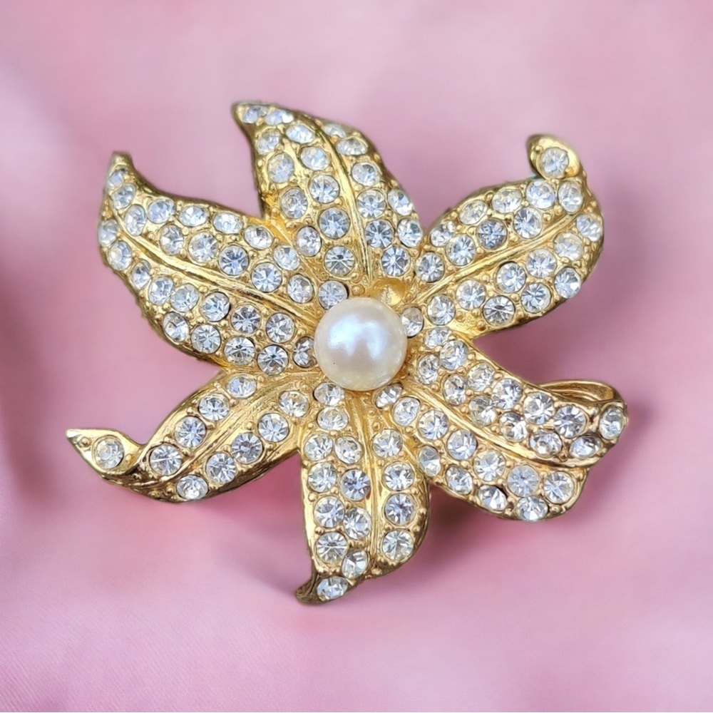 Vintage Ivana pave rhinestone flower and pearl brooch